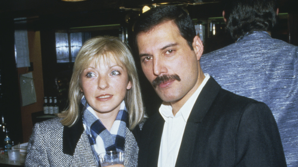 Mary Austin standing next to Freddie Mercury