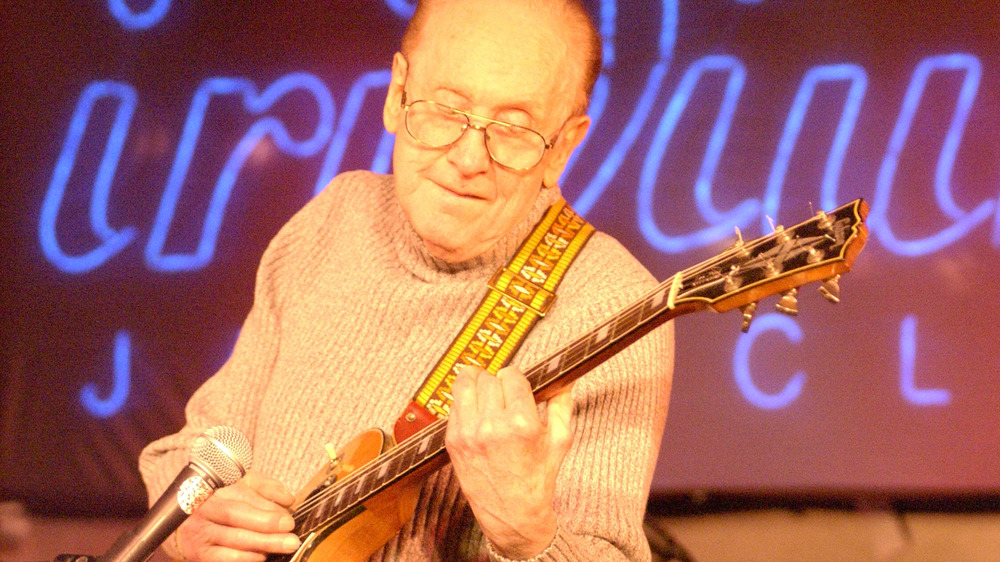 Les Paul playing, New York