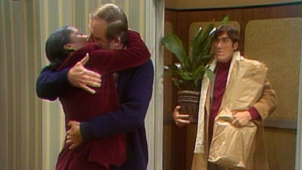Helen and Tom Wilis kissing on 'The Jeffersons'