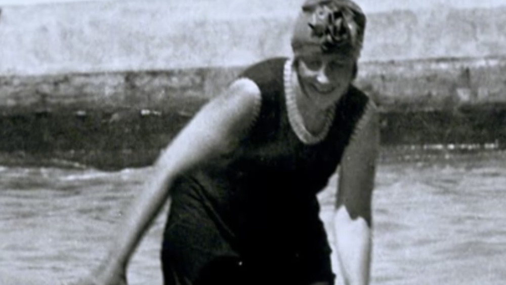 Agatha Christie surfing 