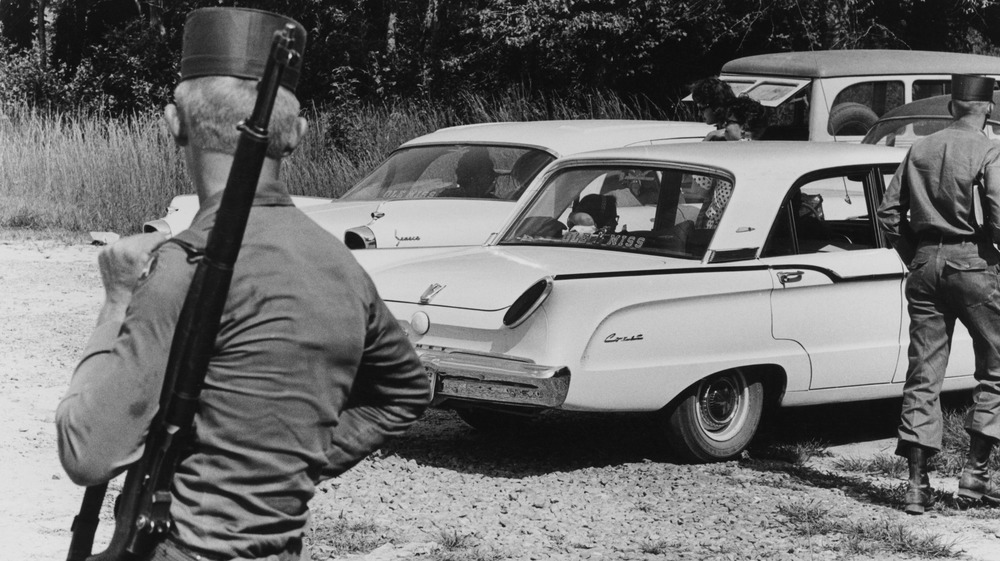 Federal troops at Ole Miss with guns