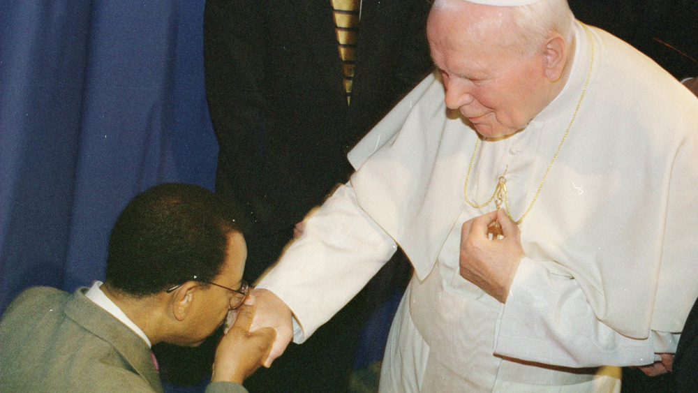 Kissing the papal ring