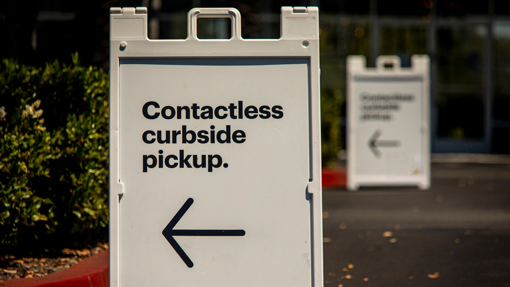 Curbside Pickup sign with arrow pointing left