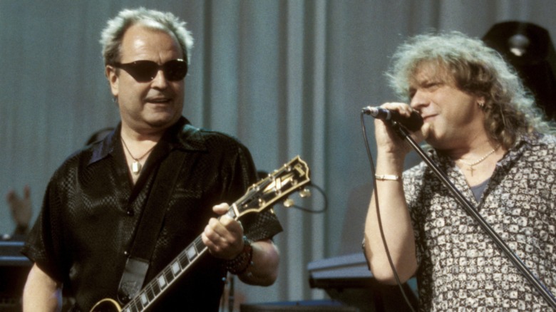 Mick Jones and Lou Gramm on stage