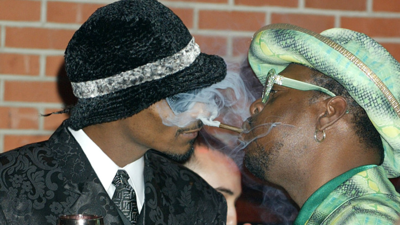 Snoop Dogg, friend enjoy marijuana