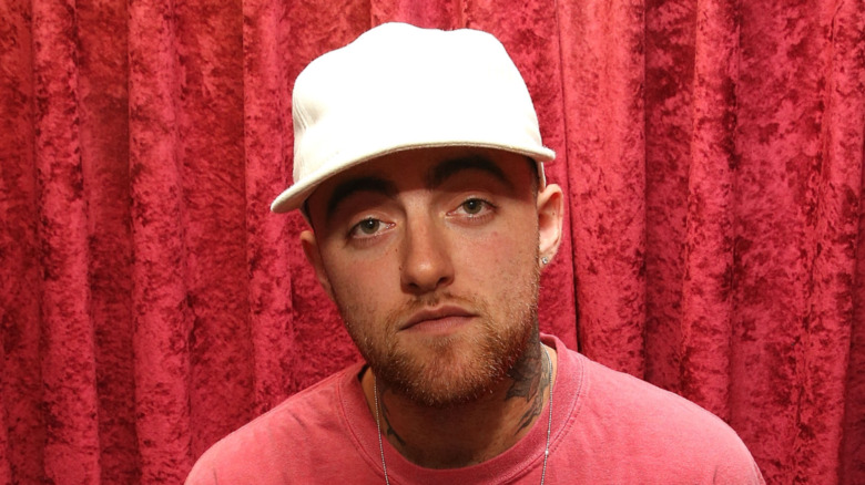 Mac Miller, red curtain