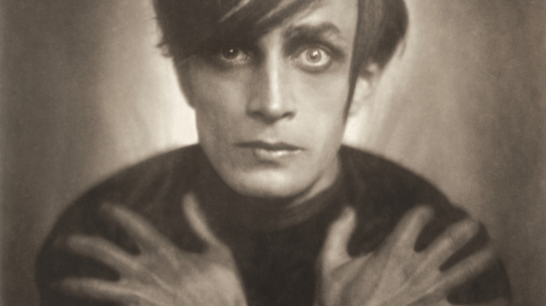 Conrad Veidt as Cesare with arms crossed over shoulders