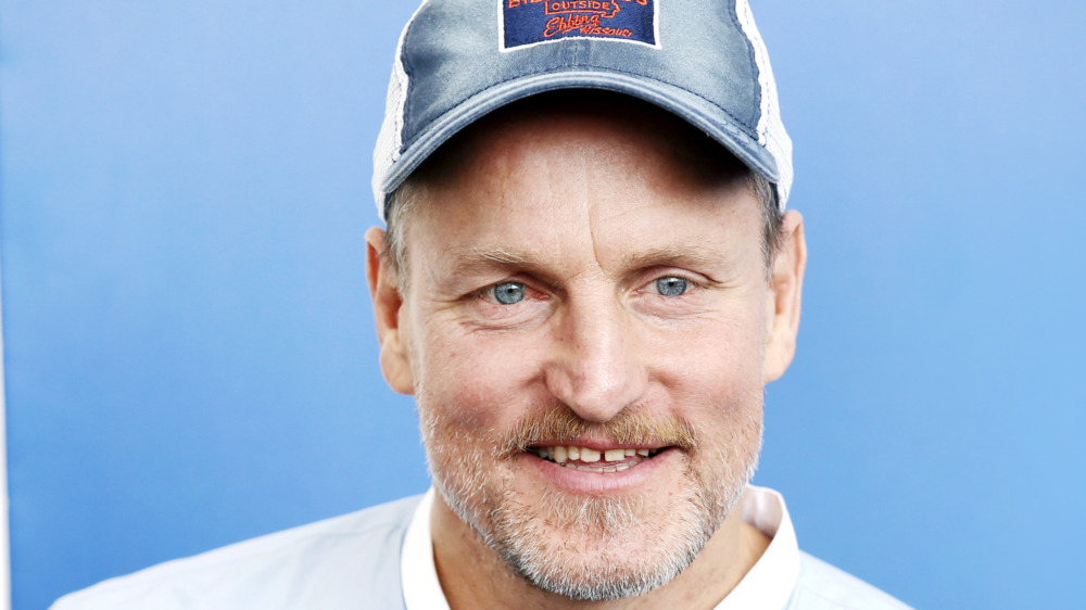 Woody Harrelson wearing baseball cap