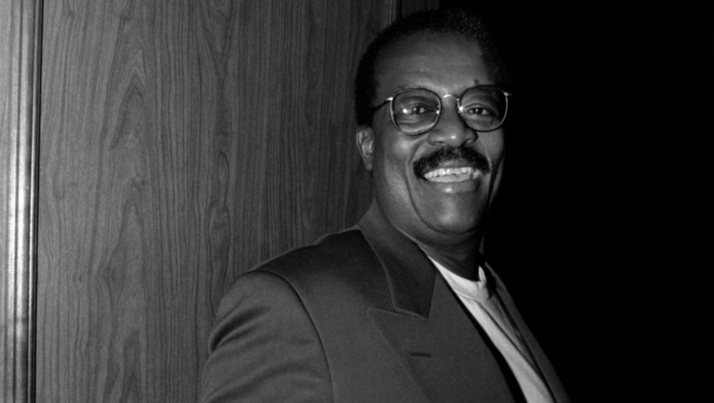 Johnnie Cochran smiling