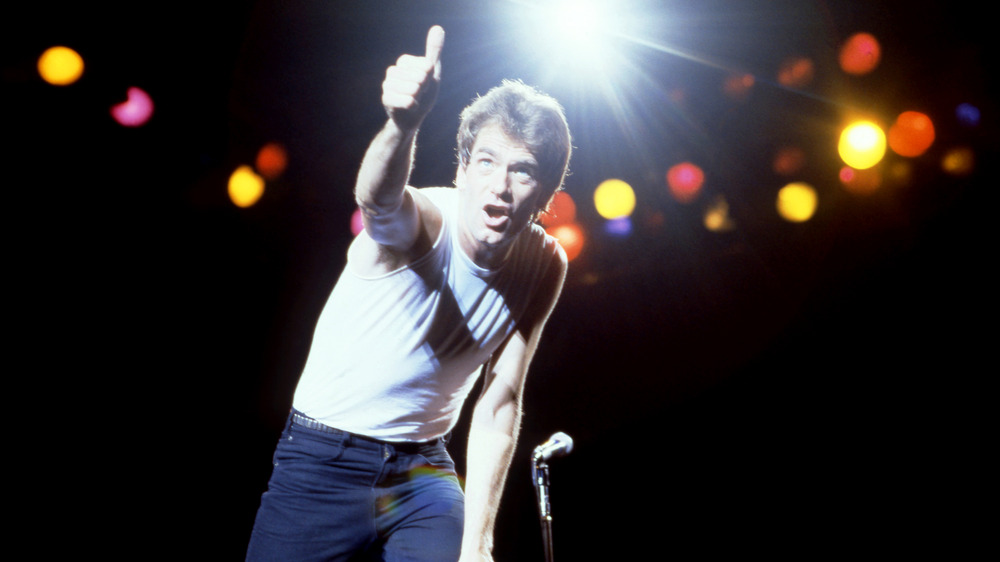 Huey Lewis on stage, 1984