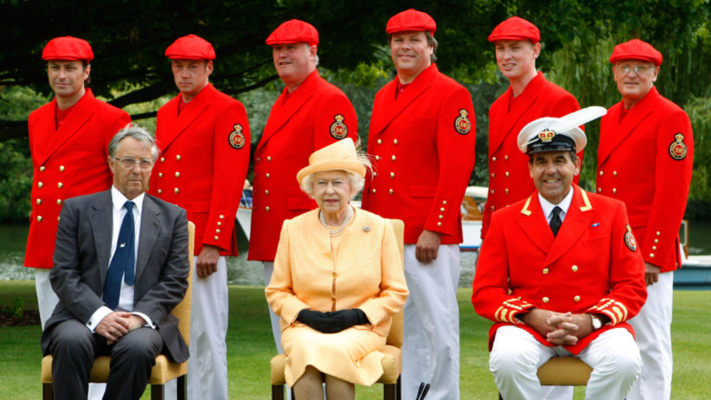 Queen Elizabeth, swan personnel, 2009