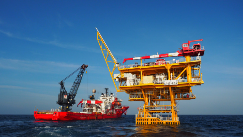 Diving support vessel and rig