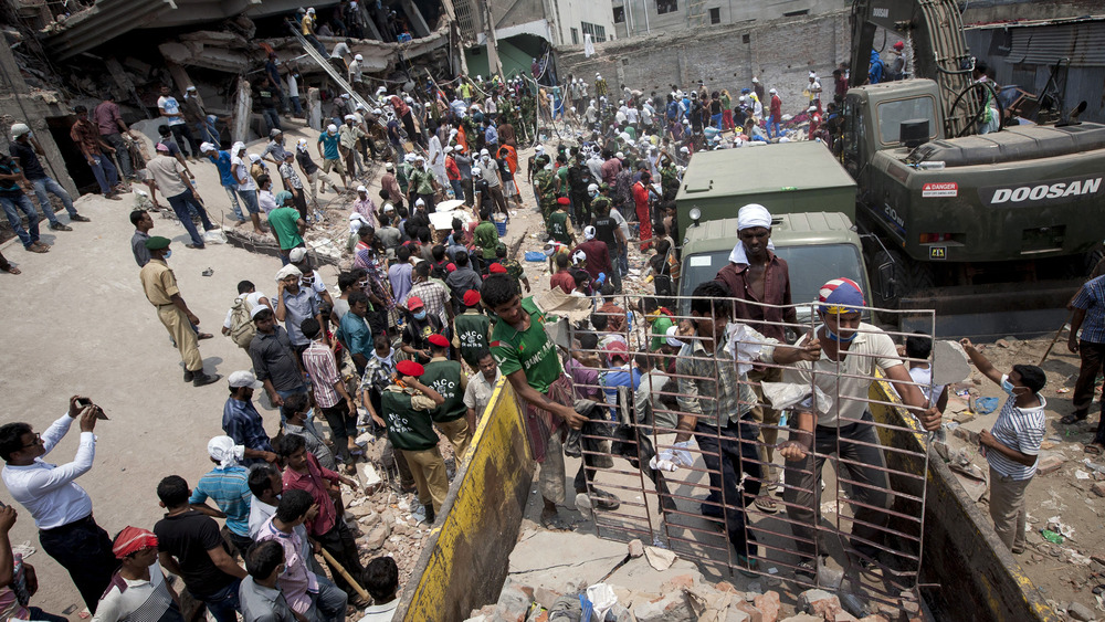 rescue workers gathering rana plaza