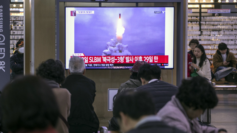 People in a Seoul shopping center watching news