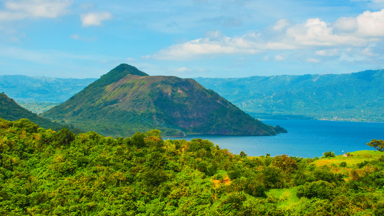 taal volcano crater lake island