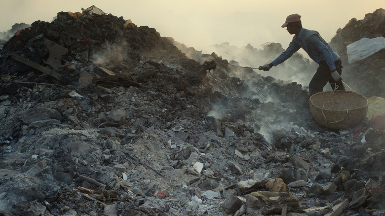 Thilafushi maldives garbage island