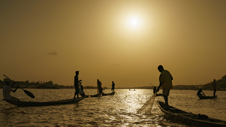 niger river fisherman boats