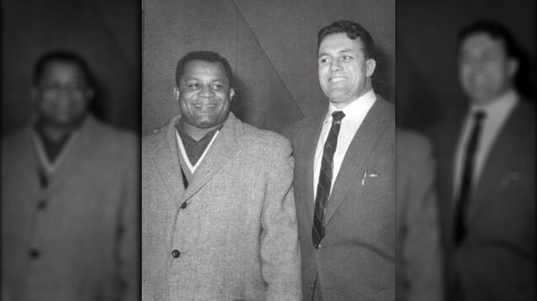 Luther Lindsay standing with Stu Hart
