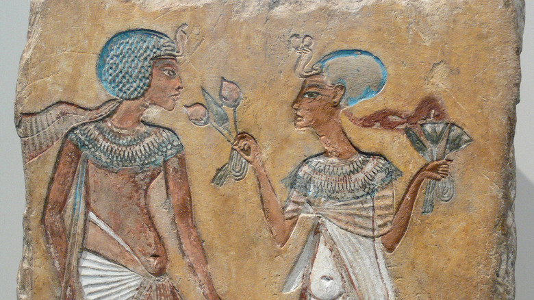 A relief of a royal couple in the Amarna style