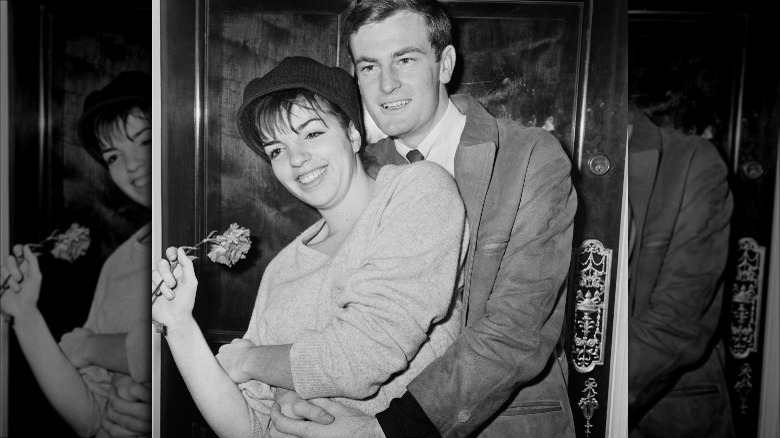 liza minnelli hugging peter allen