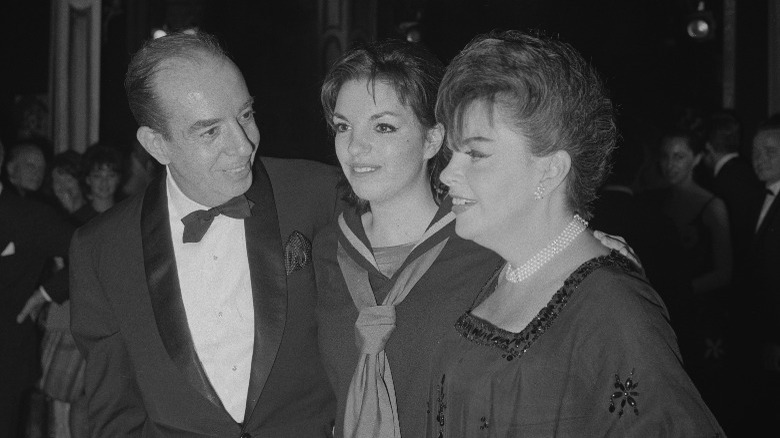 judy garland with liza minnelli smiling 