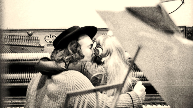 David Crosby kisses Joni Mitchell