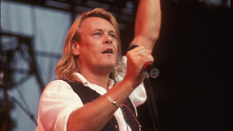 Brian Howe onstage in 1990