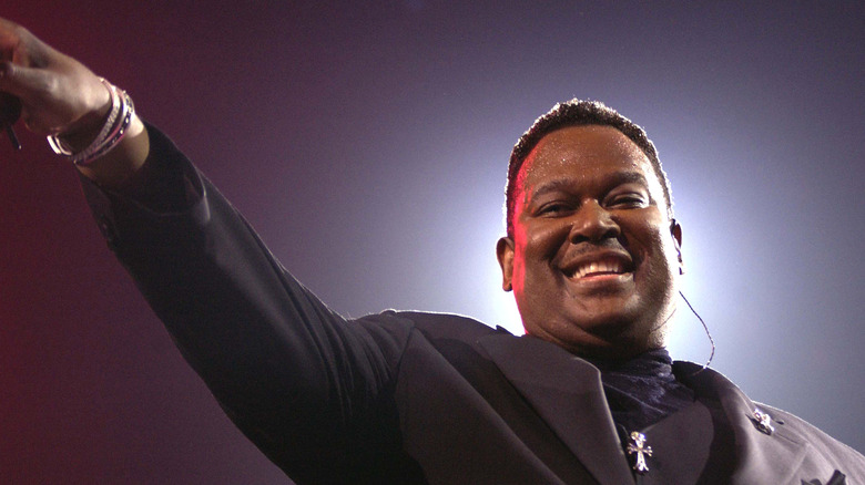Luther Vandross gesturing on stage 