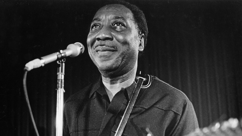 Muddy Waters behind the mic