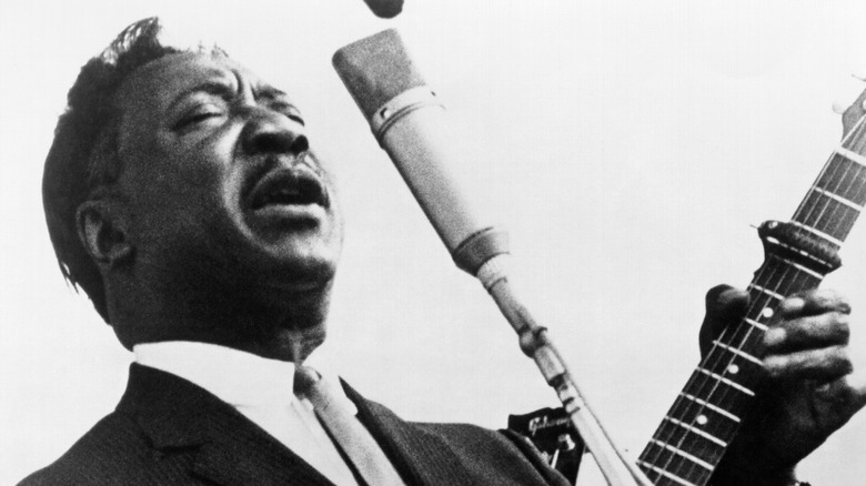 Muddy Waters belts out some soulful blues in 1970