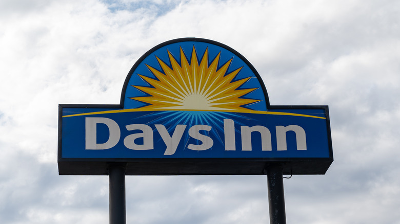 Days Inn sign