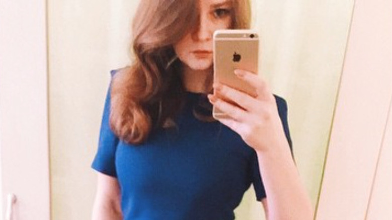 Anna Sorokin (Delvey) takes selfie 