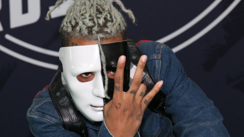 XXXTentacion wearing a mask