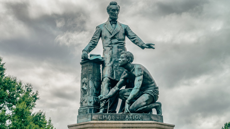 Freedman's Memorial showing Lincoln and slave