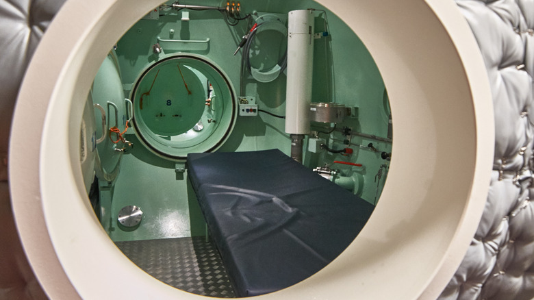 decompression chamber used for diving