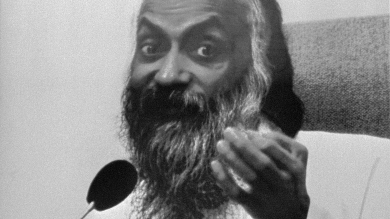 Cropped photo of Rajneesh from 1984, https://en.wikipedia.org/wiki/Rajneesh#/media/File:Bhagwan_beweging_gekwetst_door_reclame-affiche_van_het_NRC_met_de_tekst_profeet_,_Bestanddeelnr_933-0734-cropped.jpg