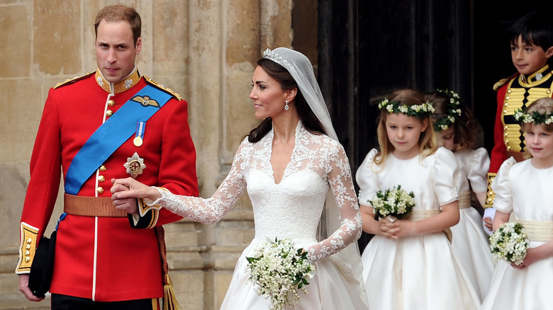  Prince William and Catherine leaving Westminster in wedding clothes