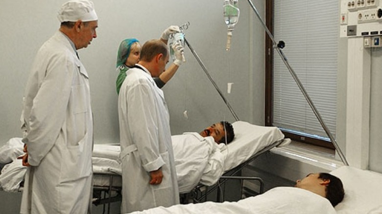 Putin visiting victim in hospital