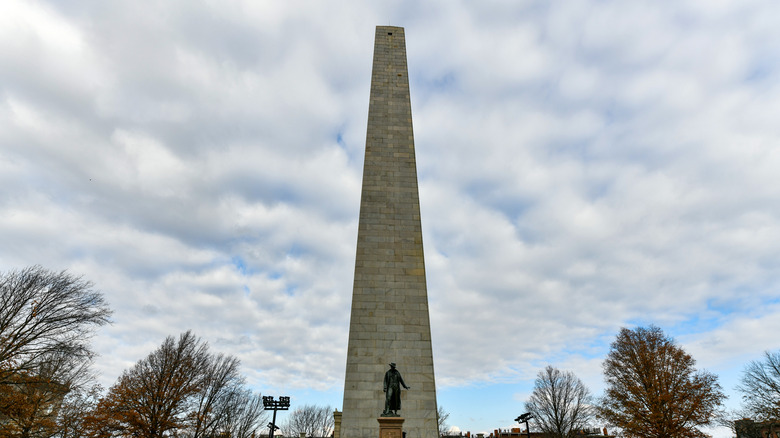 Bunker Hill monument with statue 