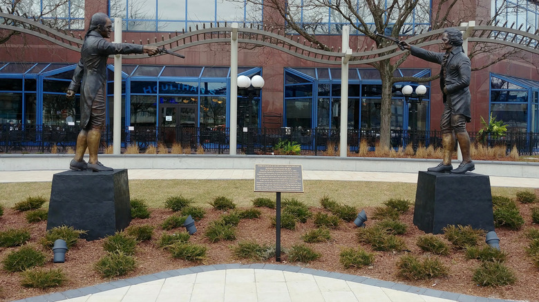 Statues depicting the duel between Alexander Hamilton and Aaron Burr