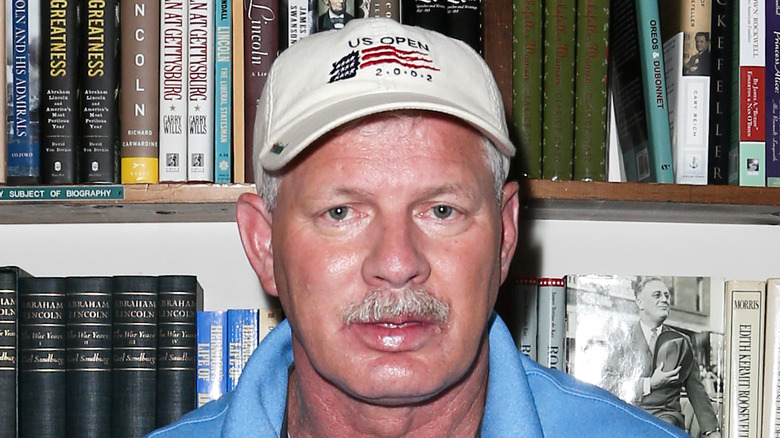 Lenny Dykstra in front of a bookshelf