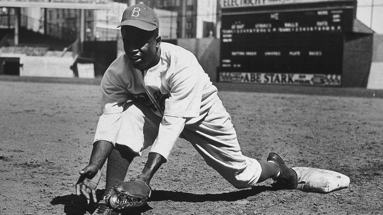 Jackie Robinson fielding