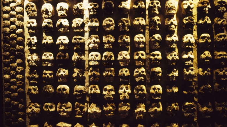 tzompantli Aztec sacrifice skull rack
