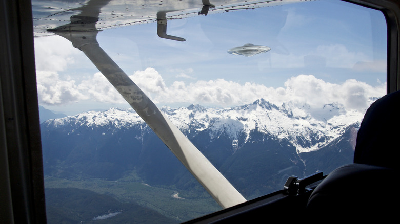 Flying saucer seen from a plane