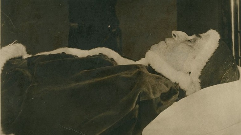 Pius XII lying in state