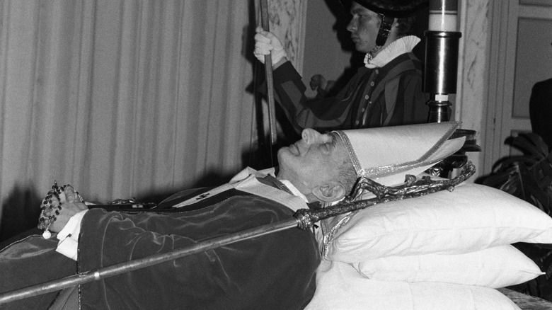 lying in state of Pope Paul VI