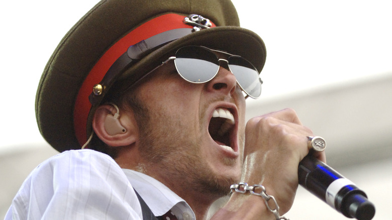 Scott Weiland singing