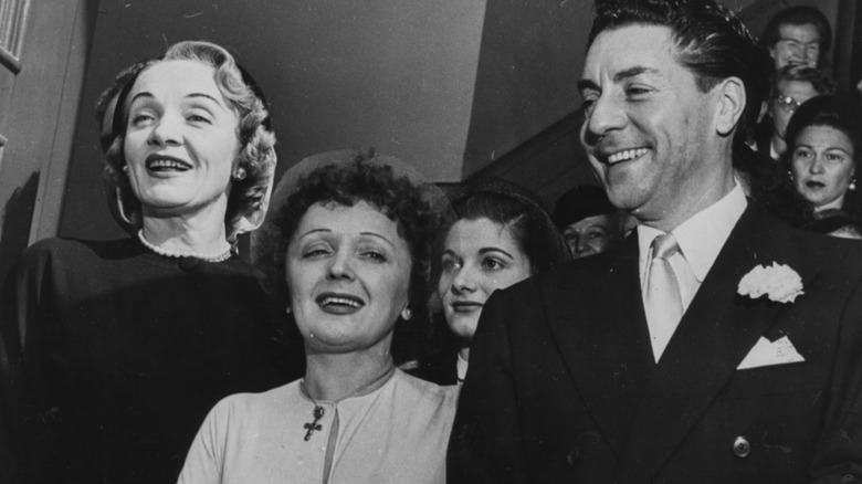 Edith Piaf arm in arm with her new husband