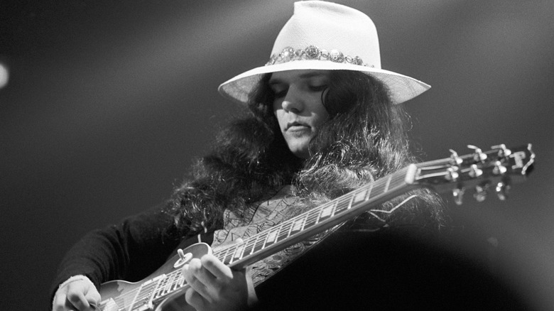 Gary Rossington playing guitar