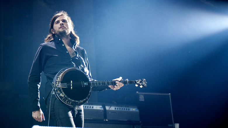 Winston Marshall playing the banjo